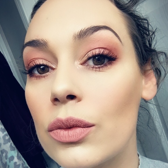 Meet your Posher, Leah - Picture 2 of 3